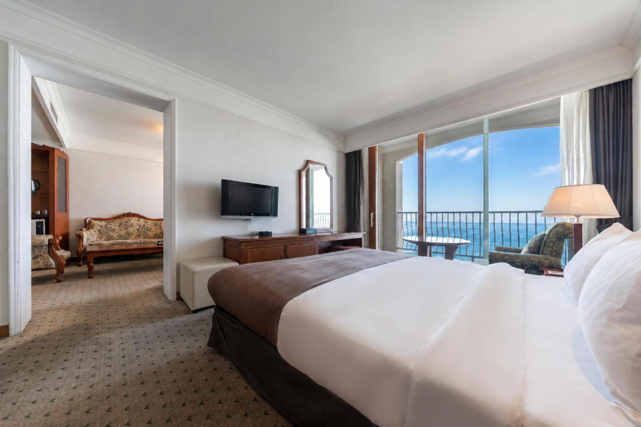 Sunrise, Suite, Double or Twin Bed, Ocean View