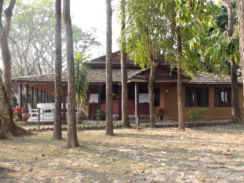 SAFARI NARAYANI LODGE 8/16