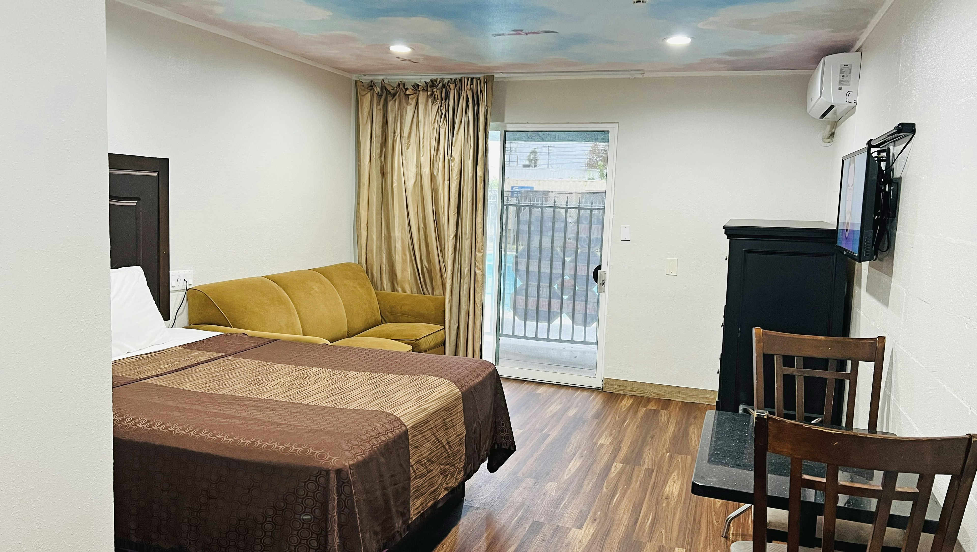 Lanai Motel 6/7
