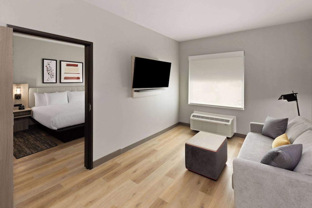 Hawthorn Extended Stay by Wyndham DeSoto 15/23