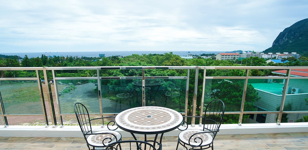 Jeju J Pension 8/37