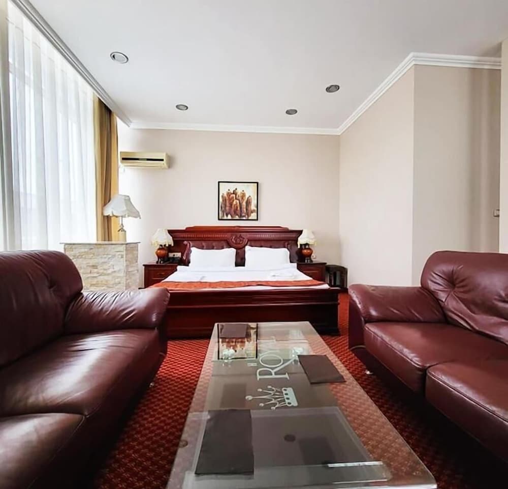 Royal Hotel and Spa 12/17