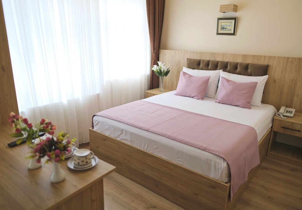 GREY HOUSE HOTEL 17/31