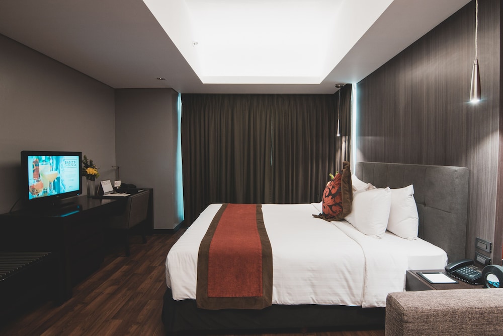 F1 Hotel Manila BGC 28/65
