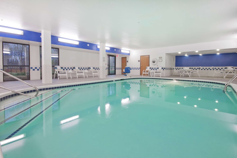 Countryside Inn and Suites 3/28