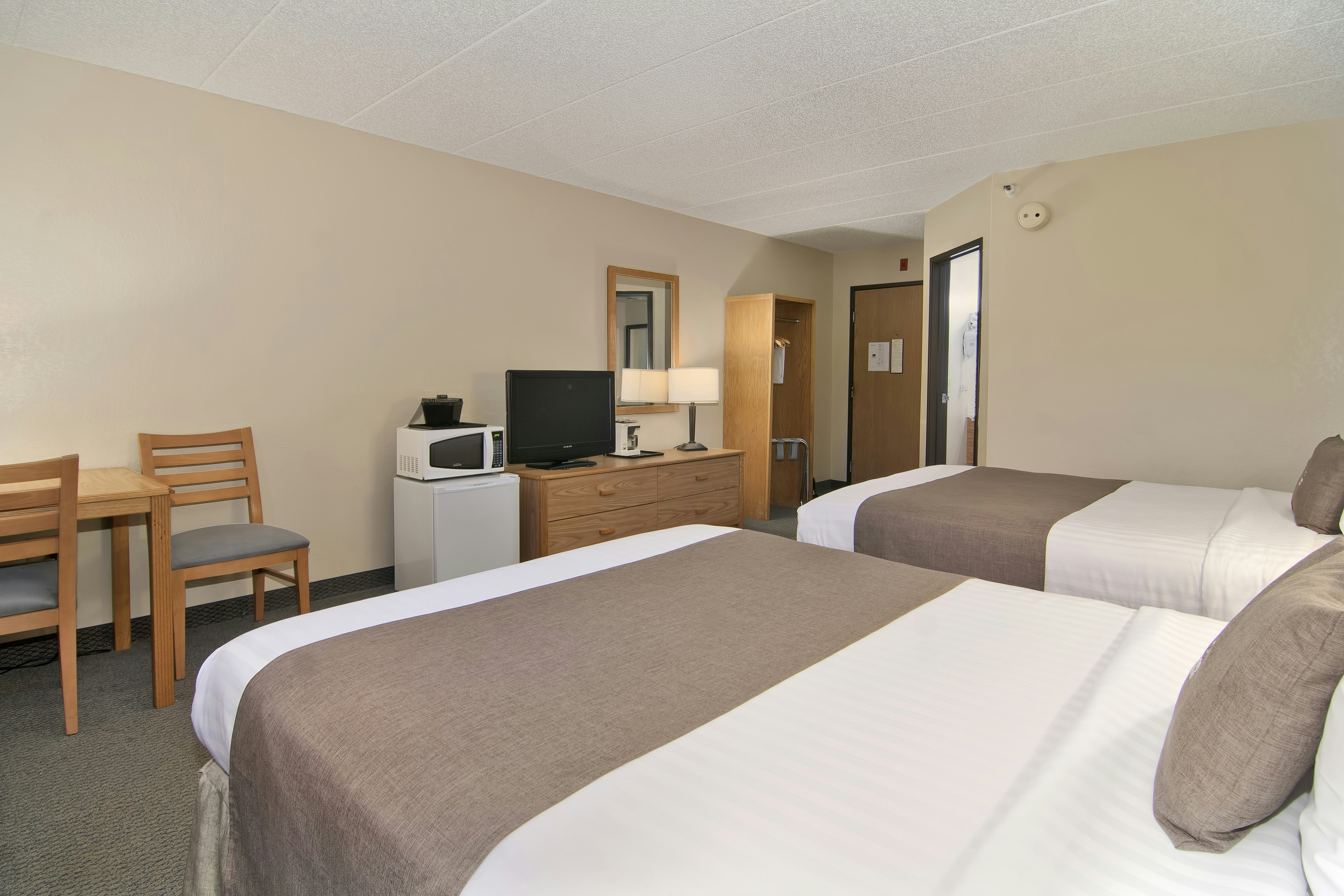 Boarders Inn Suites Faribault Mn 27/80