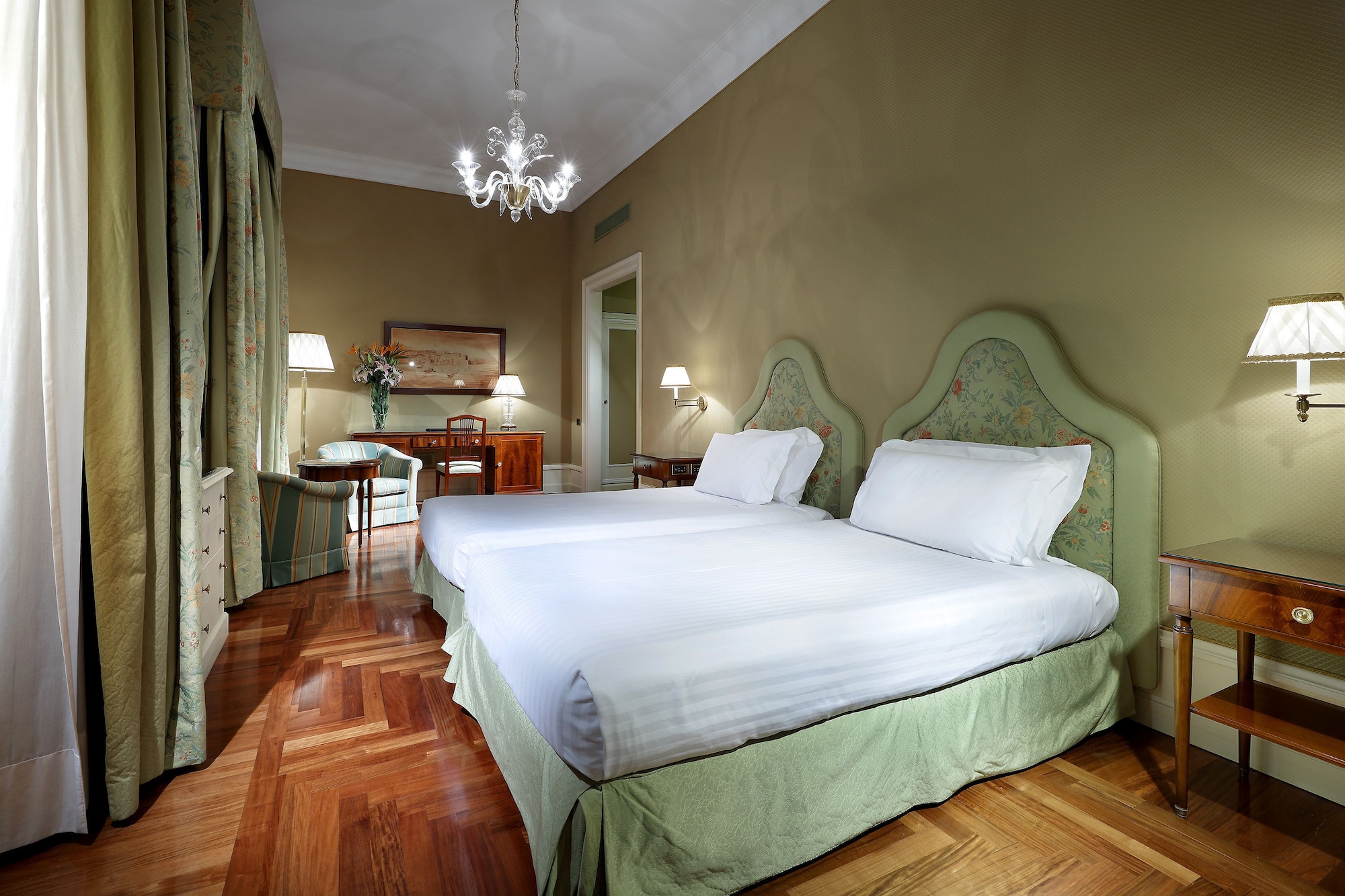 غرفة كلاسيكية بسريرين منفصلين، Eurostars Hotel Excelsior 4/8