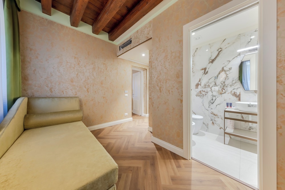 Relais Piazza San Marco 22/39