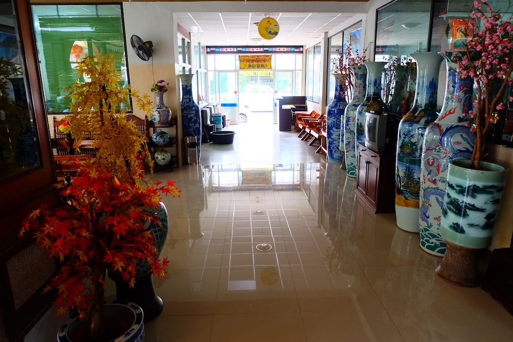 Thairungruang Backpackers Suratthani 15/16