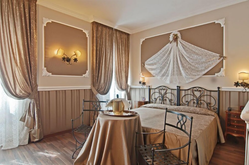 Residenza Antica Roma Hotel 9/25