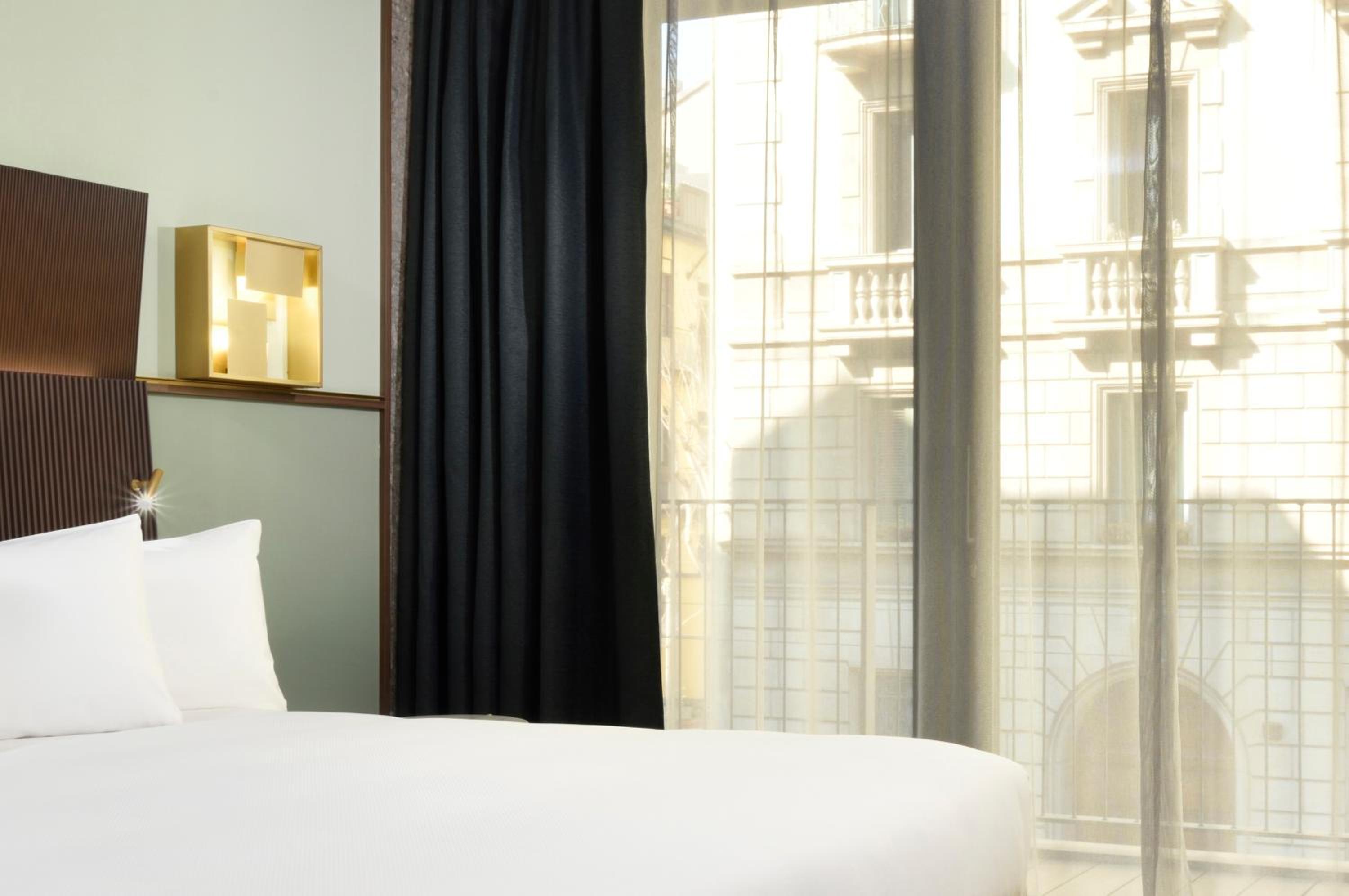 Deluxe, Queen Bed, City View, Milano Verticale UNA Esperienze 2/3