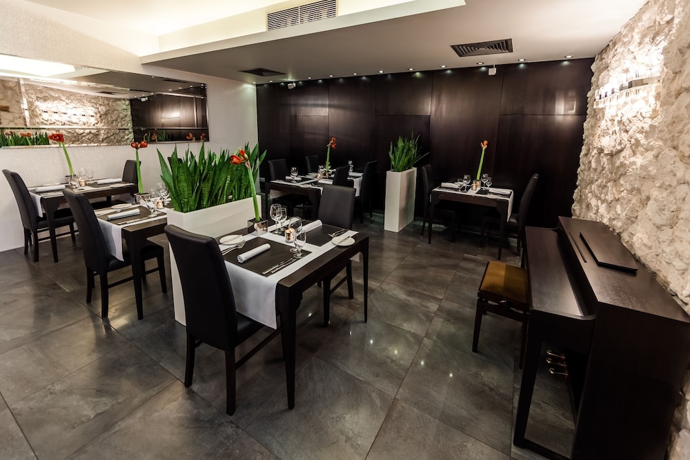 QUEEN BOUTIQUE HOTEL 49/62
