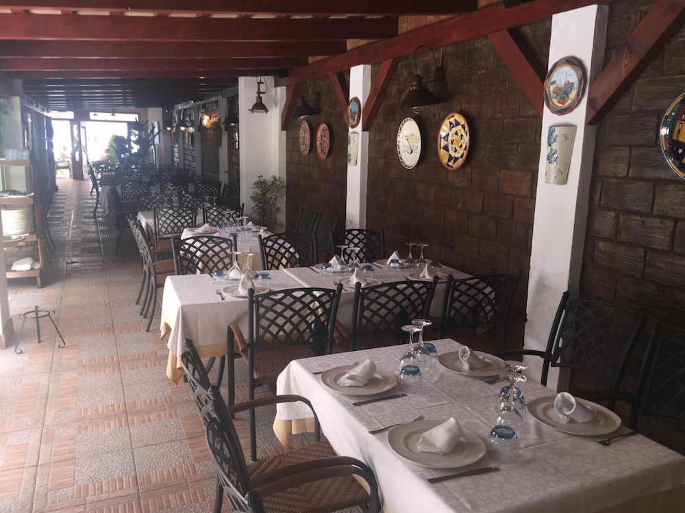 Hotel Almadrabeta 33/50