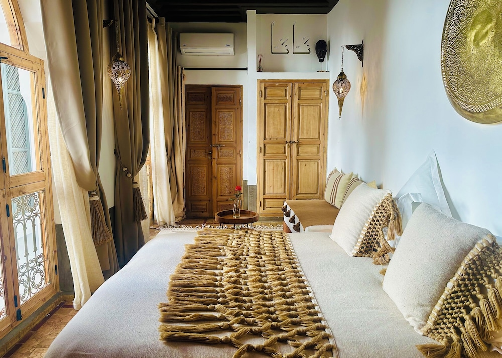 Nana, Superior, Queen Bed, Private Bathroom