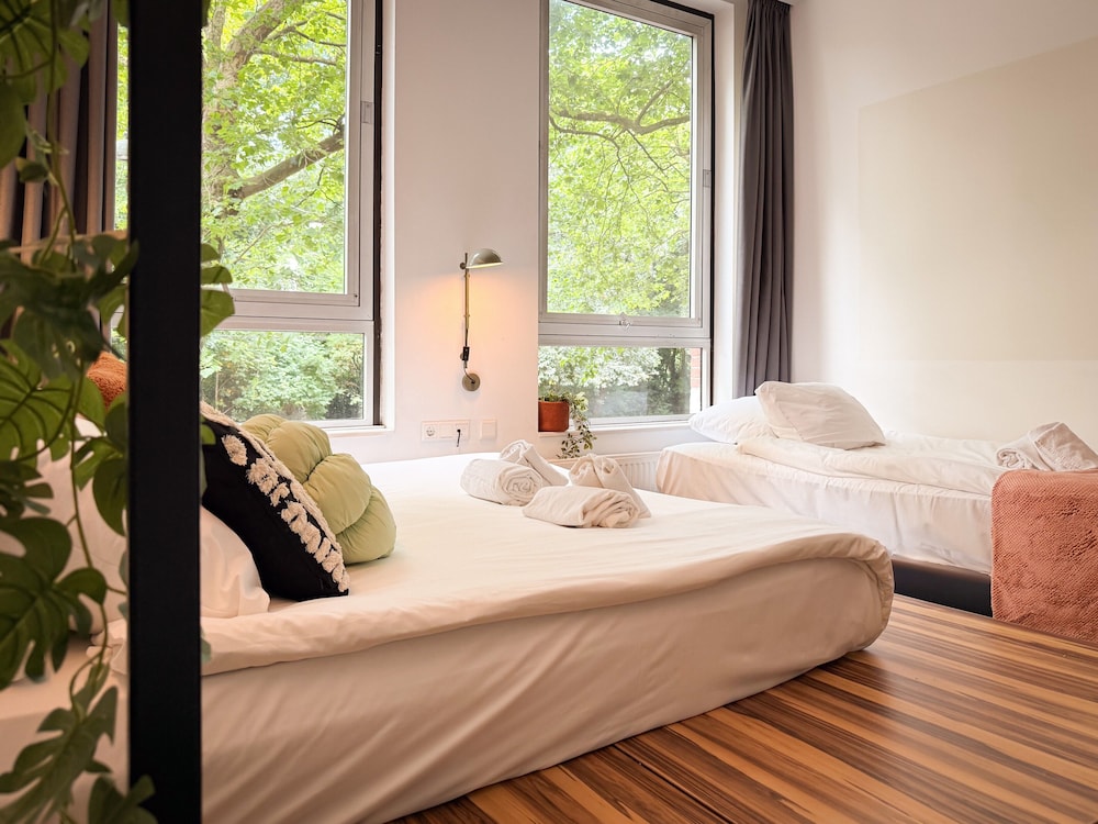 غرفة ثلاثية بسرير مزدوج وسرير فردي، De Pijp Boutique Hotel 8/10
