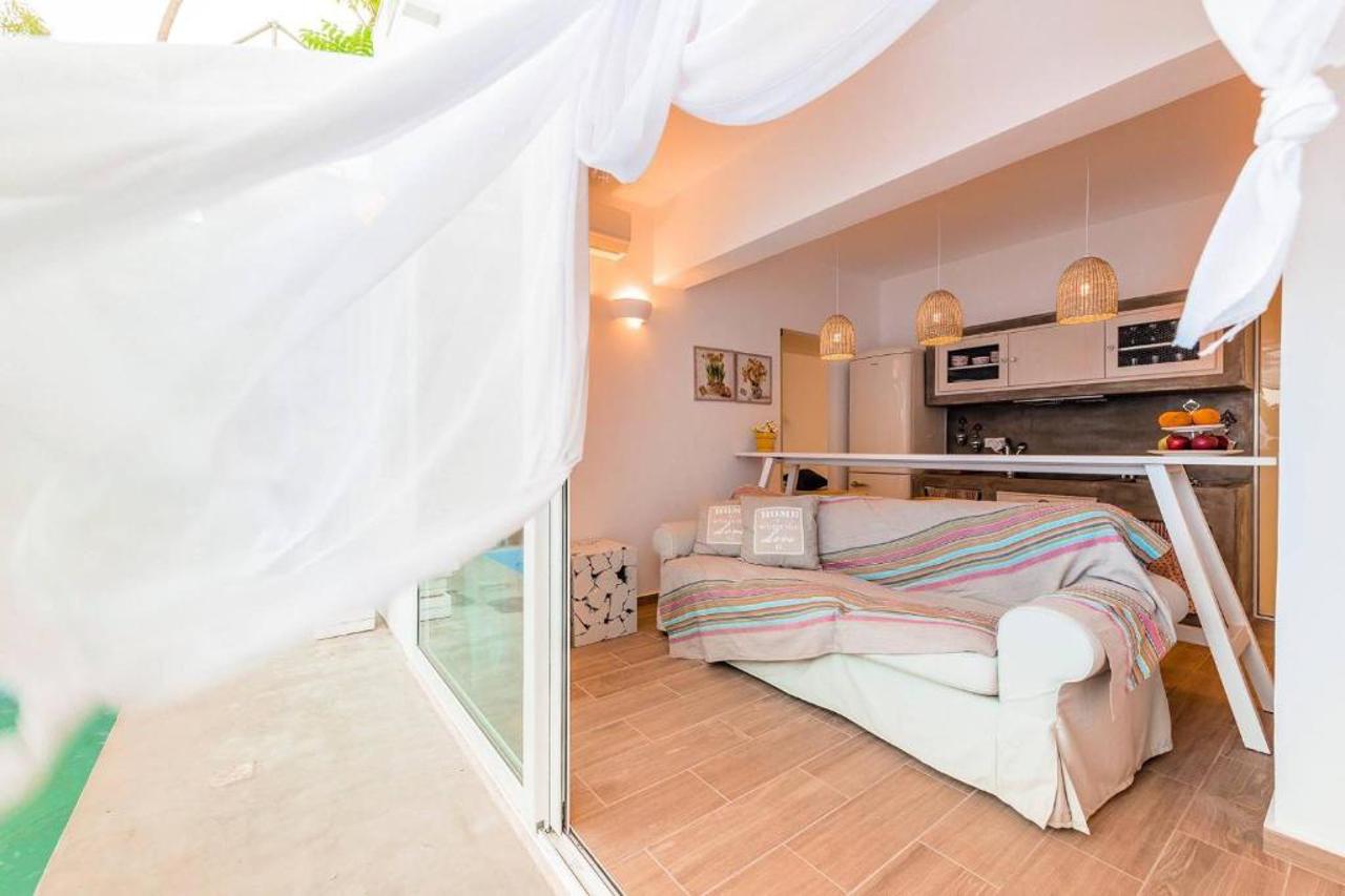 Kouros Home - Adults Only 25/32