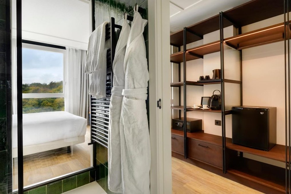 Hotel Tres Reyes San Sebastian 11/30
