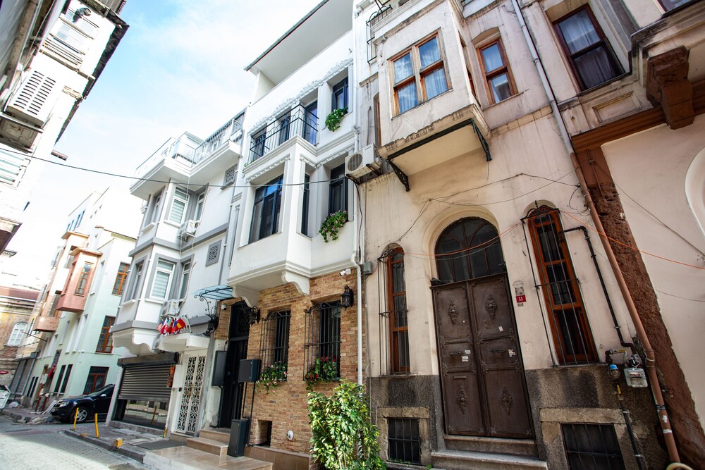 Sayina Hotel 3/50