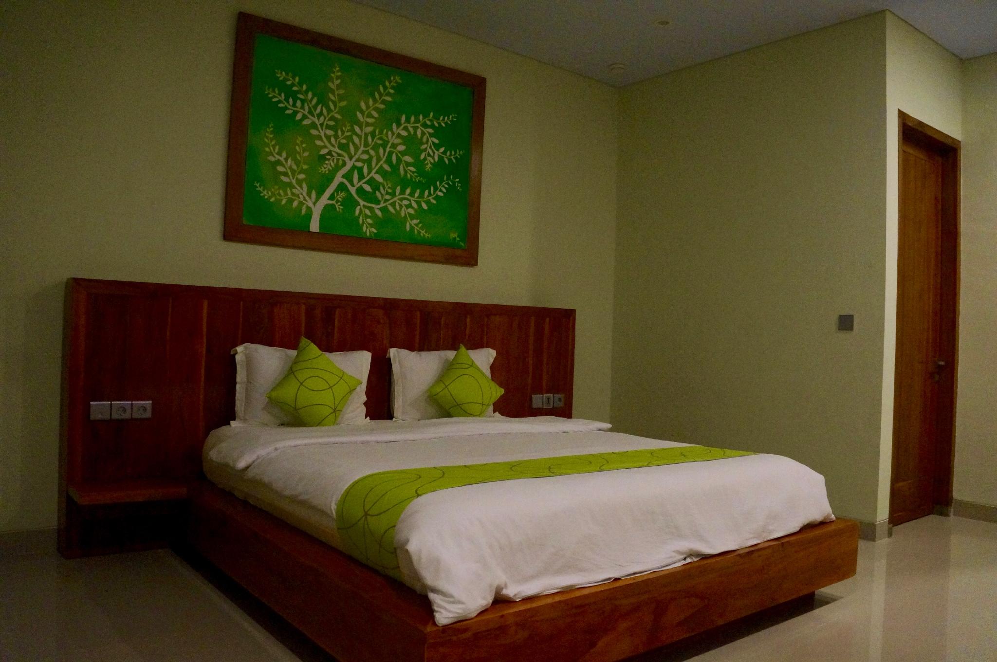 Junior Suite, King Bed, Pool Side