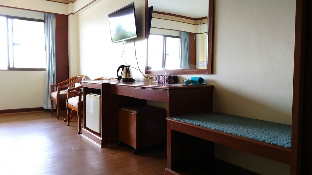 Grand Park Hotel 7/69