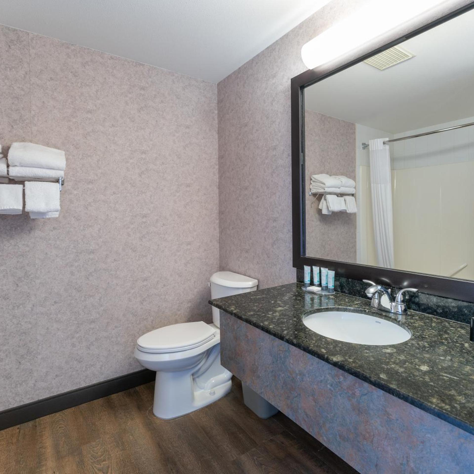 جناح ديلوكس بسرير كوين، Prestige Aberdeen Lodge Kamloops 5/8