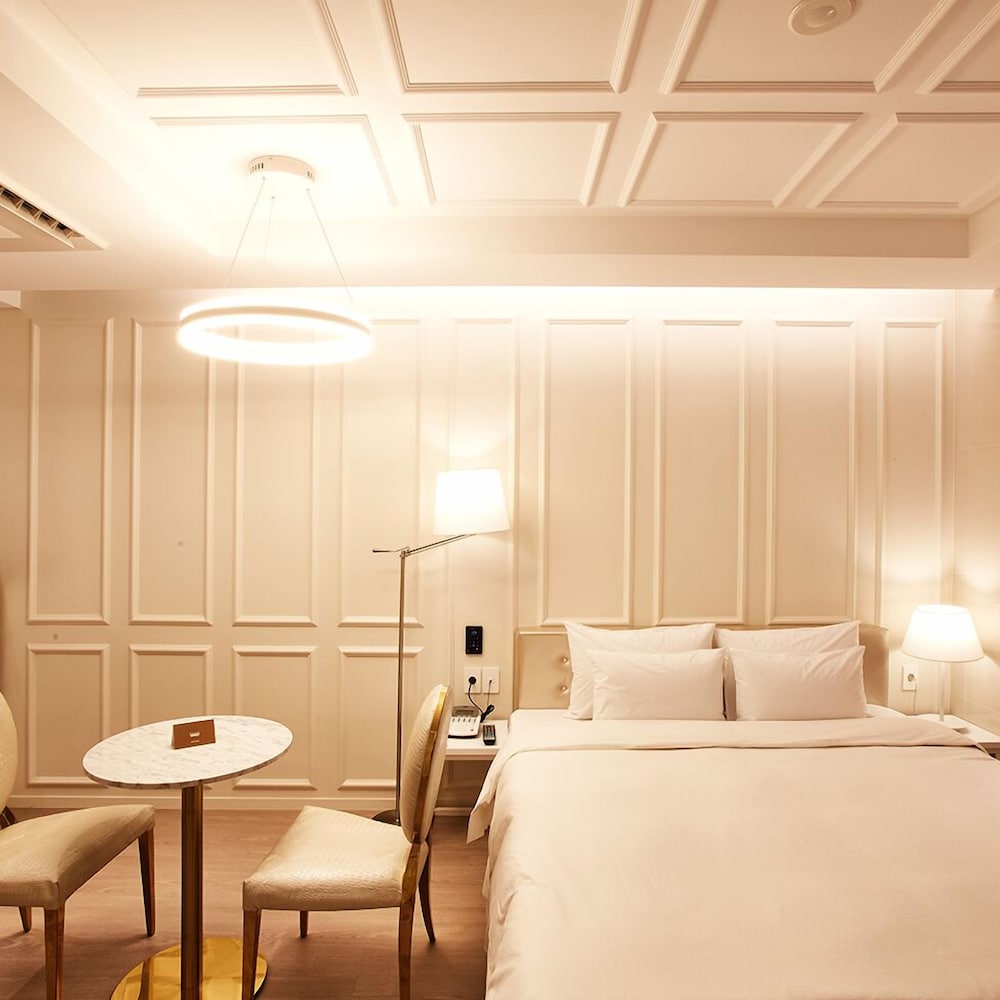 Hotel Wanted 23/70