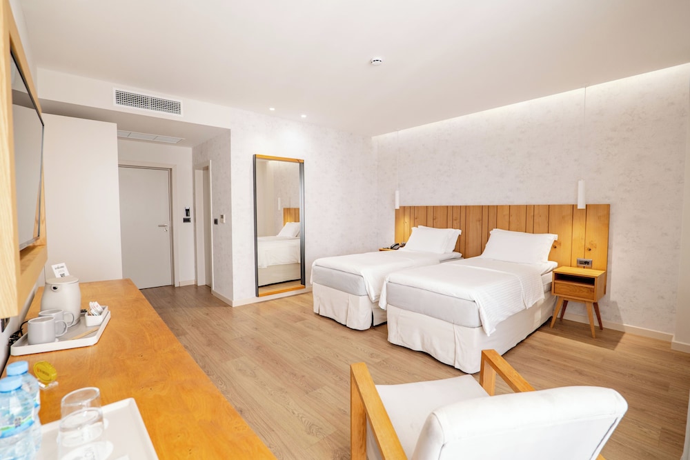 Glow Boutique Hotel & Suites 19/50