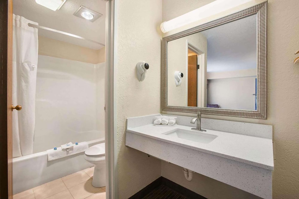 Days Inn by Wyndham Mackinaw City/Bridgeview Area 60/61