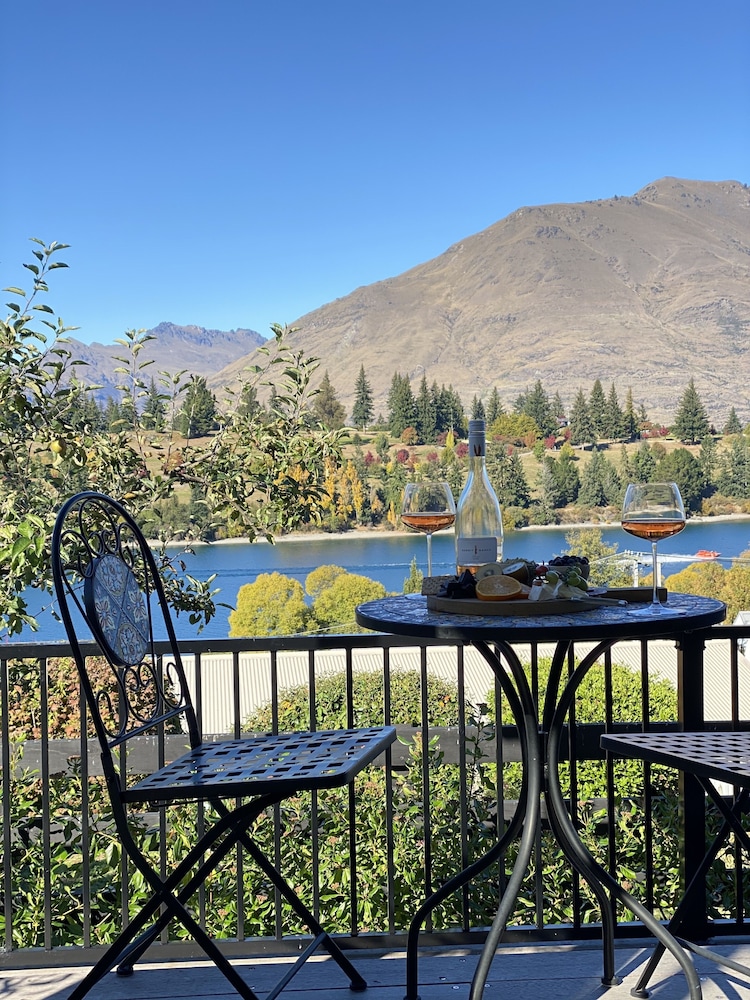 Stay of Queenstown 39/60