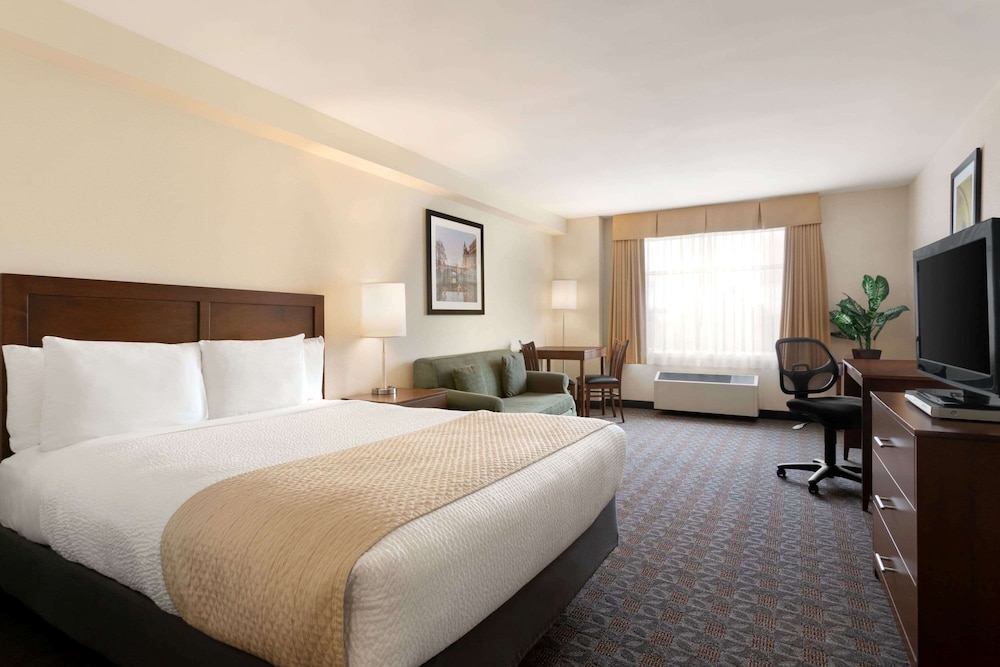 BUSINESS, 2 QUEEN BEDS