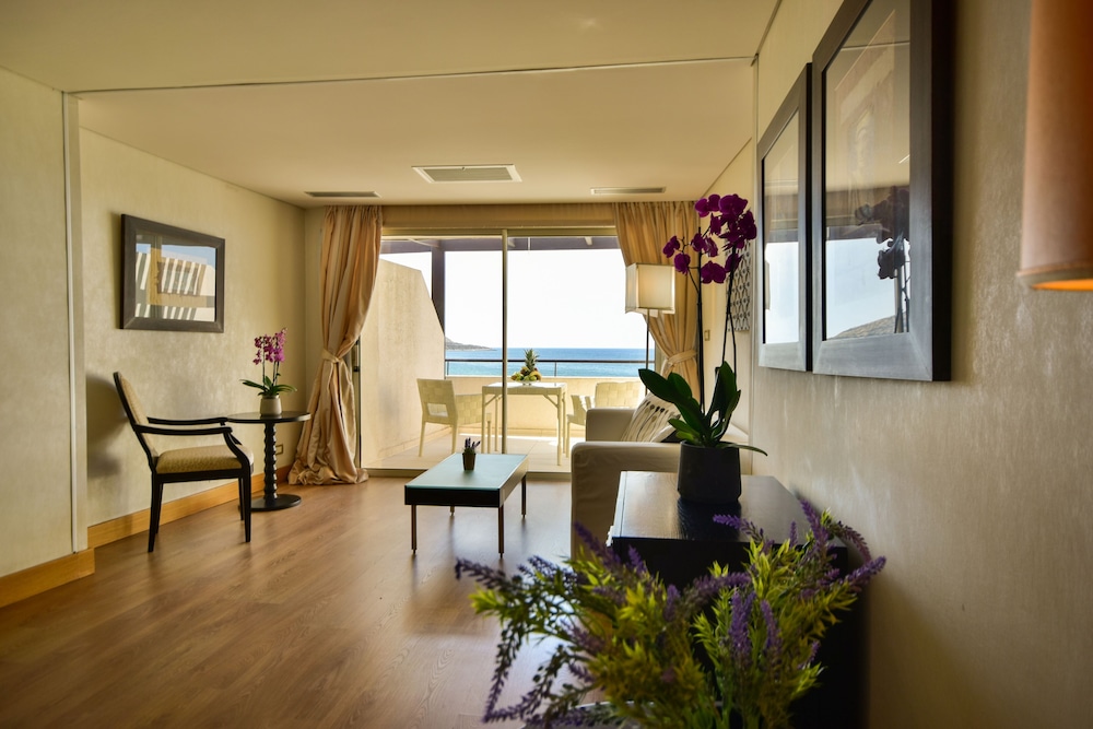 Plaza Resort Hotel 53/74