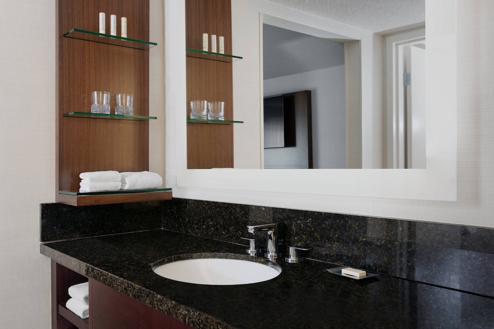 Delta Hotels by Marriott Burlington 42/42