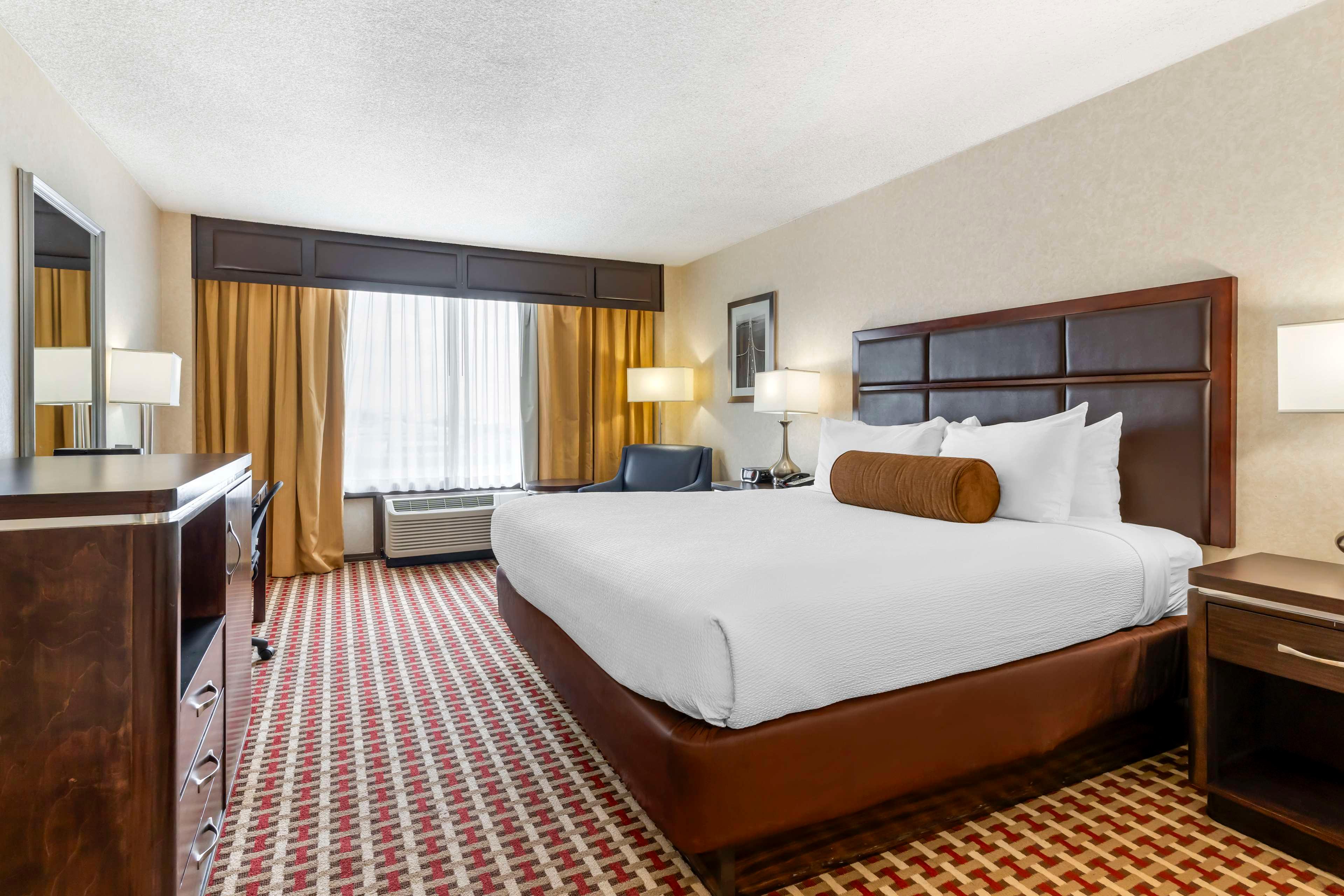 Executive, King Bed, Best Western Plus Grosvenor Airport Hotel 2/3