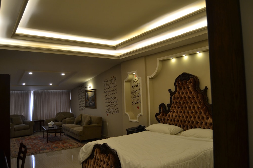 PLATINUM HOTEL 18/45