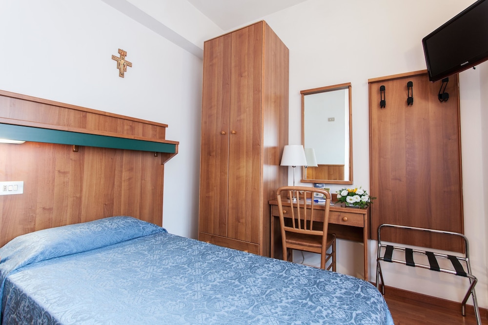 ROOM, SINGLE