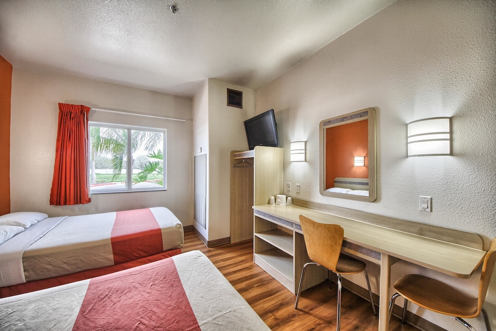 Motel6 Mission, TX 34/49