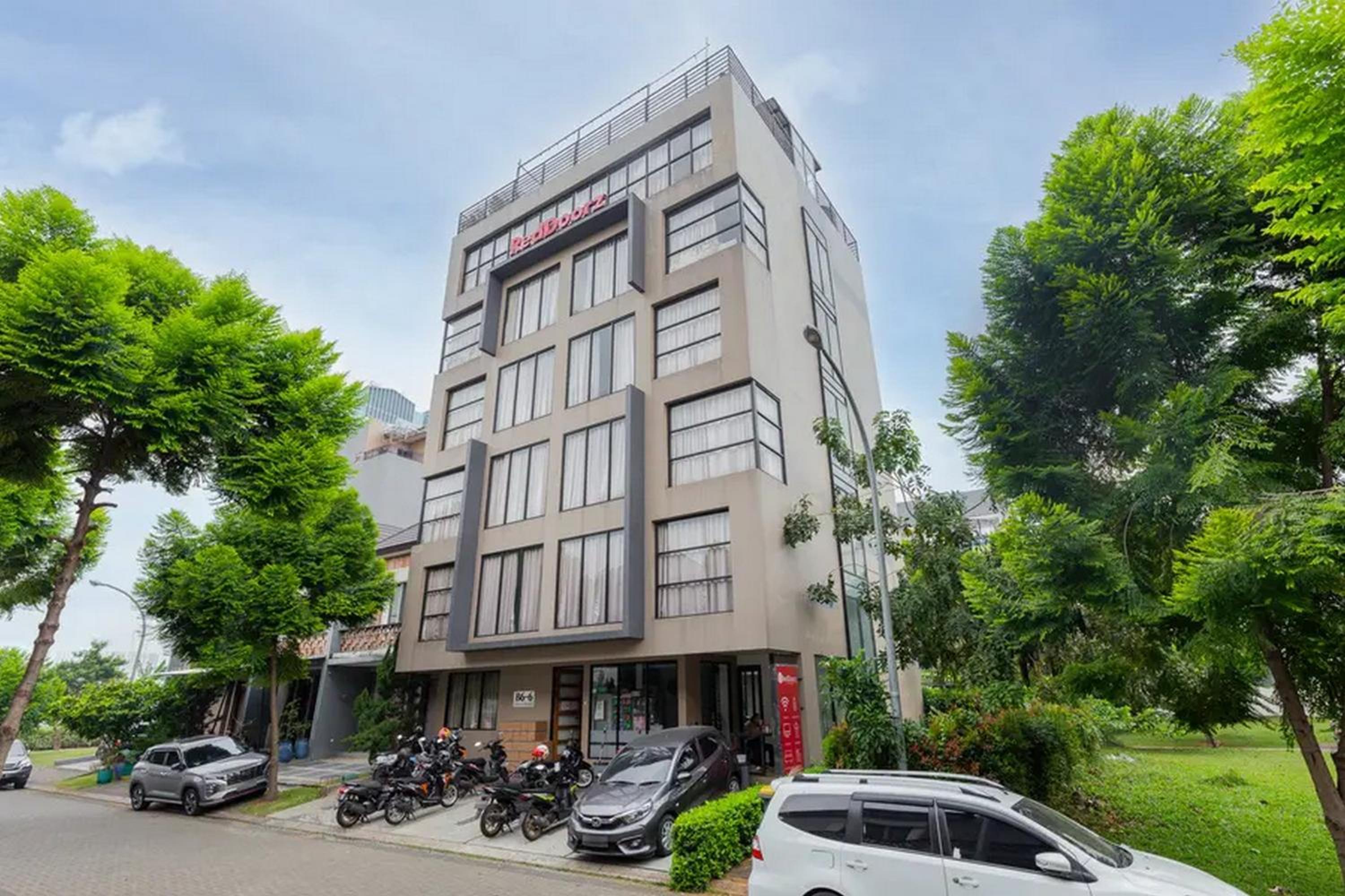 RedDoorz Plus near ICE BSD 2 37/42