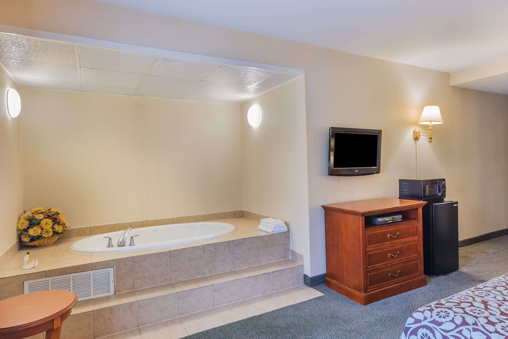 Days Inn By Wyndham Budd Lake 22/26
