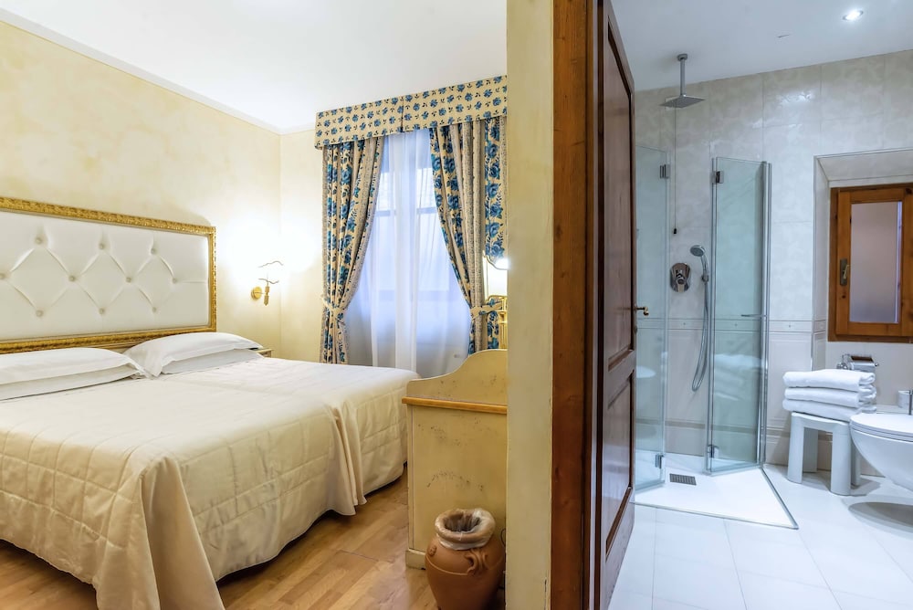غرفة قياسية بسرير مزدوج أو سريرين منفصلين، Hotel Alba Palace 3/7