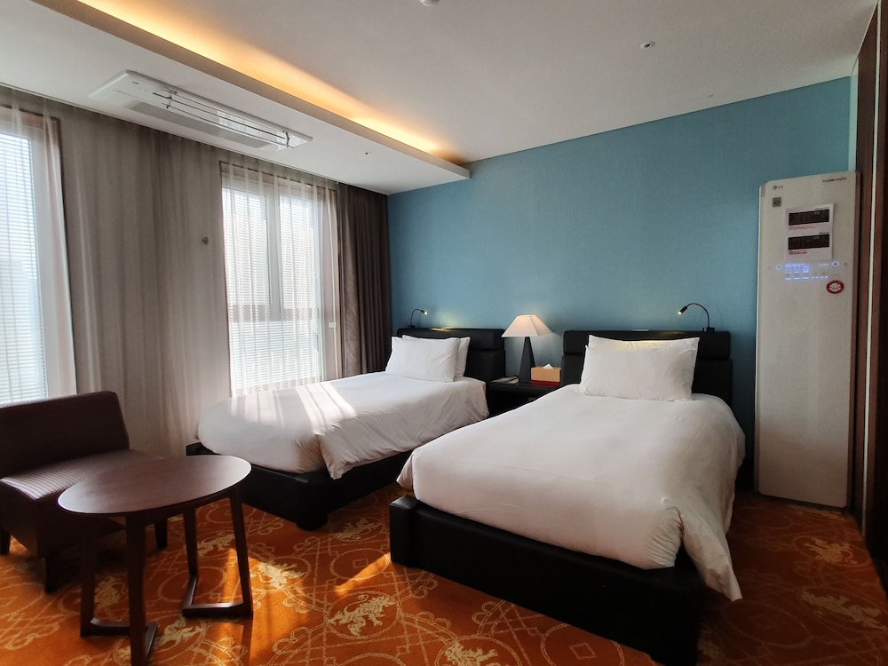 Hotel Leo 16/48