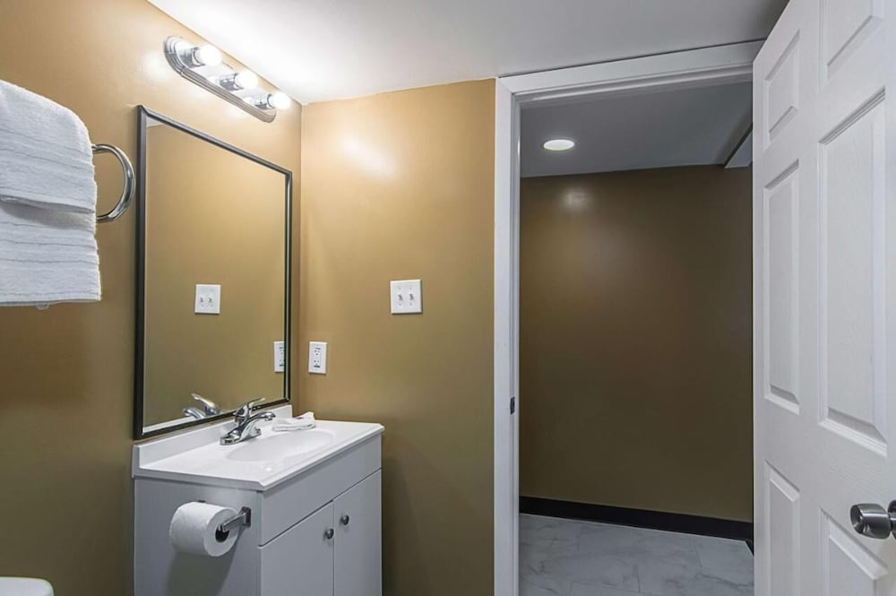 LoneStar Inn & Suites 49/51