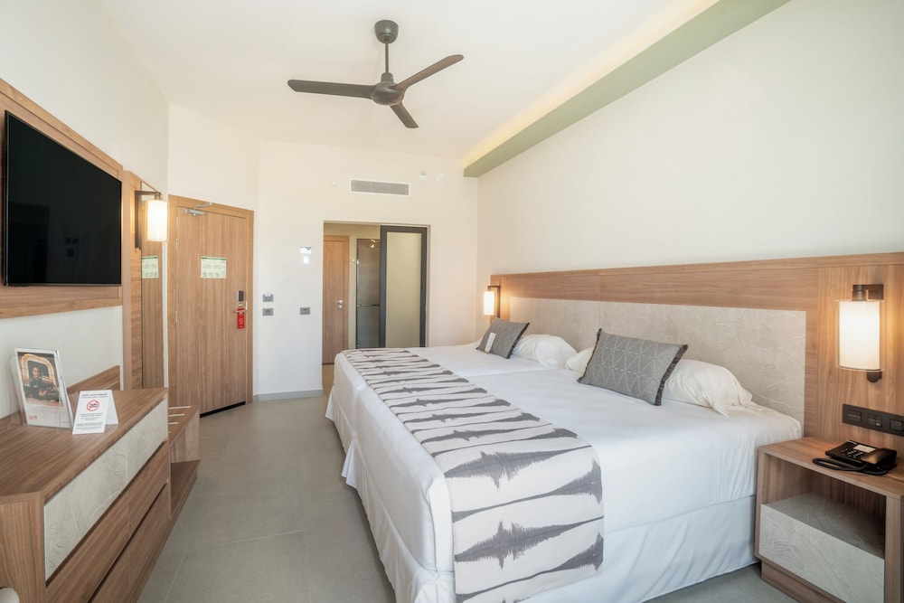 غرفة متصلة بسرير كينج وسريرين مزدوجين، RIU Flamingos - All Inclusive 7/9