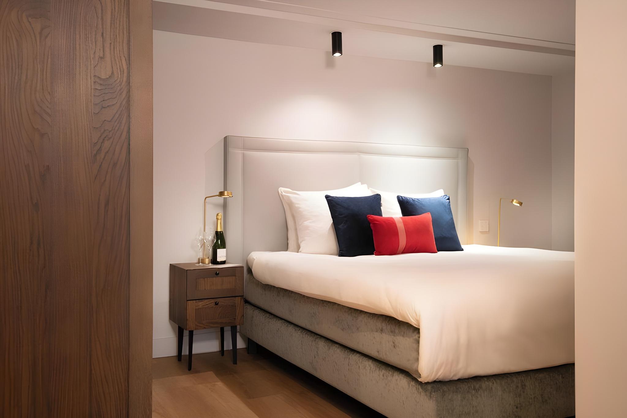 Luxury, Suite, Queen Bed