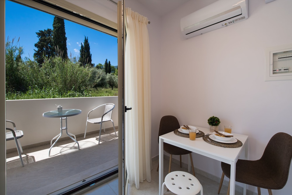 Bounatsa Studios & Apartments 43/43