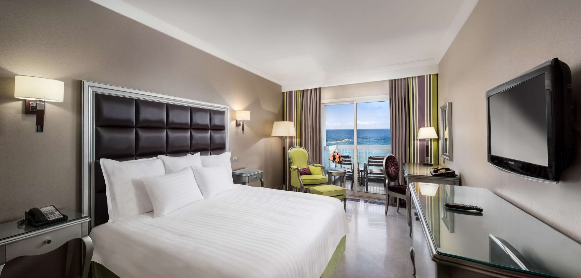 EXECUTIVE, TWIN BEDS, PARTIAL SEA VIEW