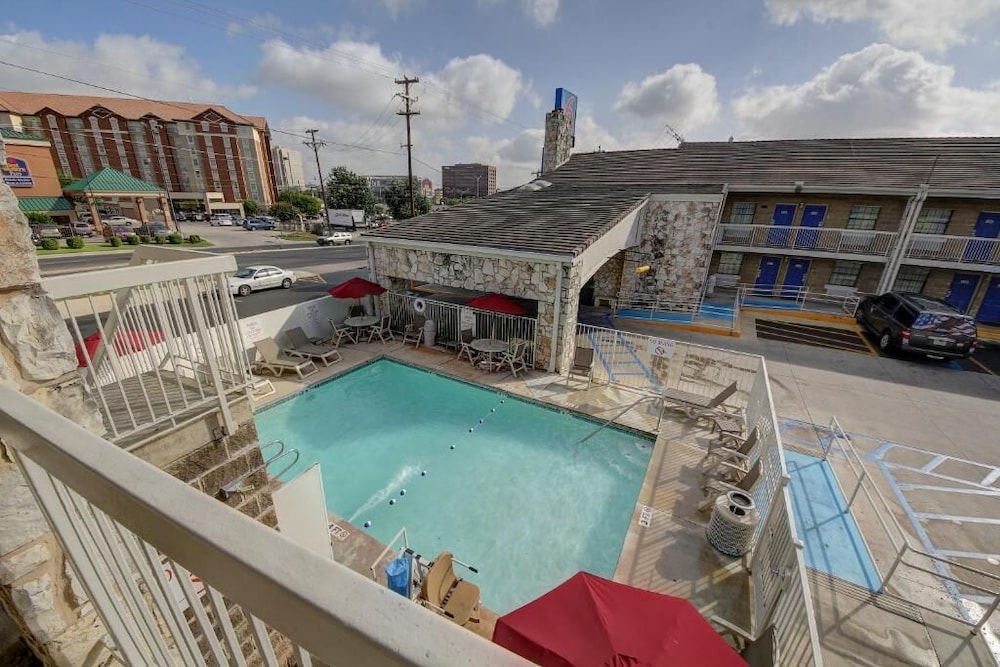 Motel6 San Antonio, TX - Northwest Medical Center photo5