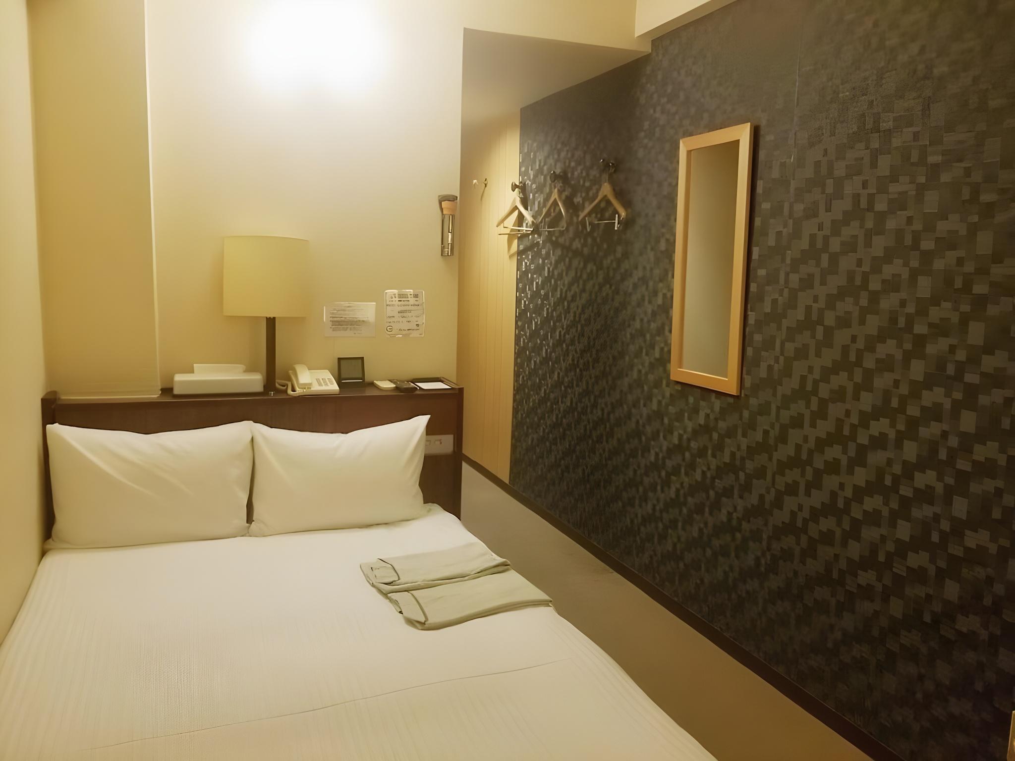 SEMI ROOM, SEMI DOUBLE BED