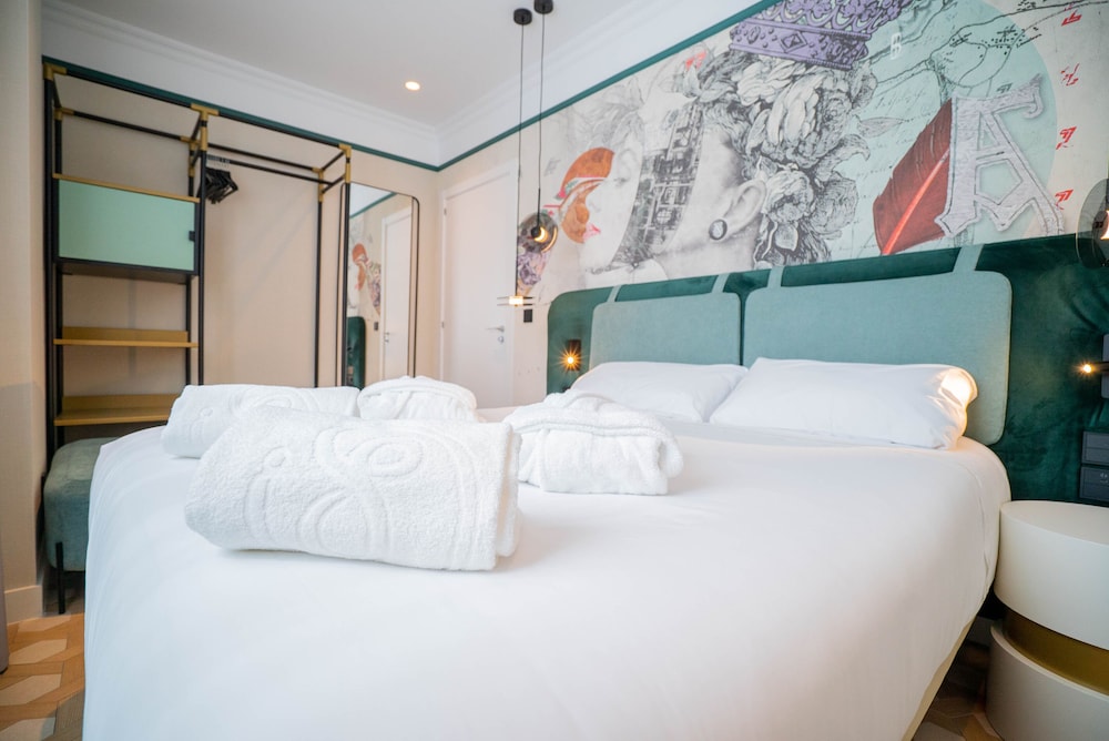 2 BEDROOMS, COLLECTION, SUITE