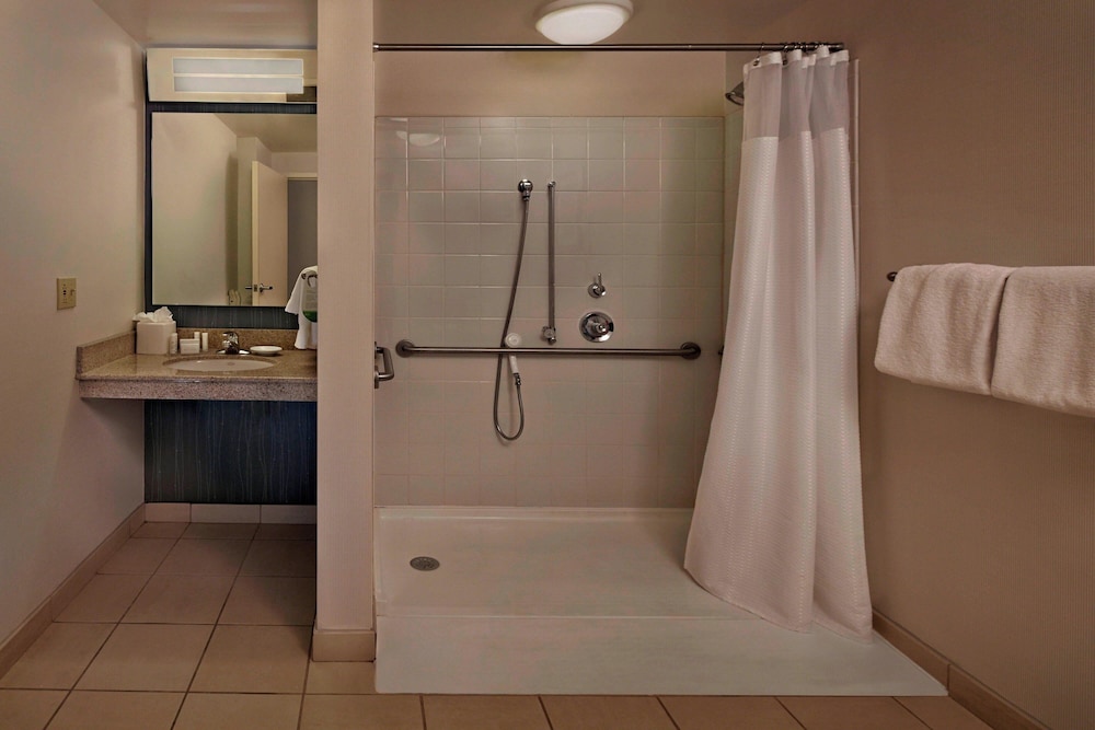 Room, Multiple Beds، Courtyard Providence Warwick 4/4