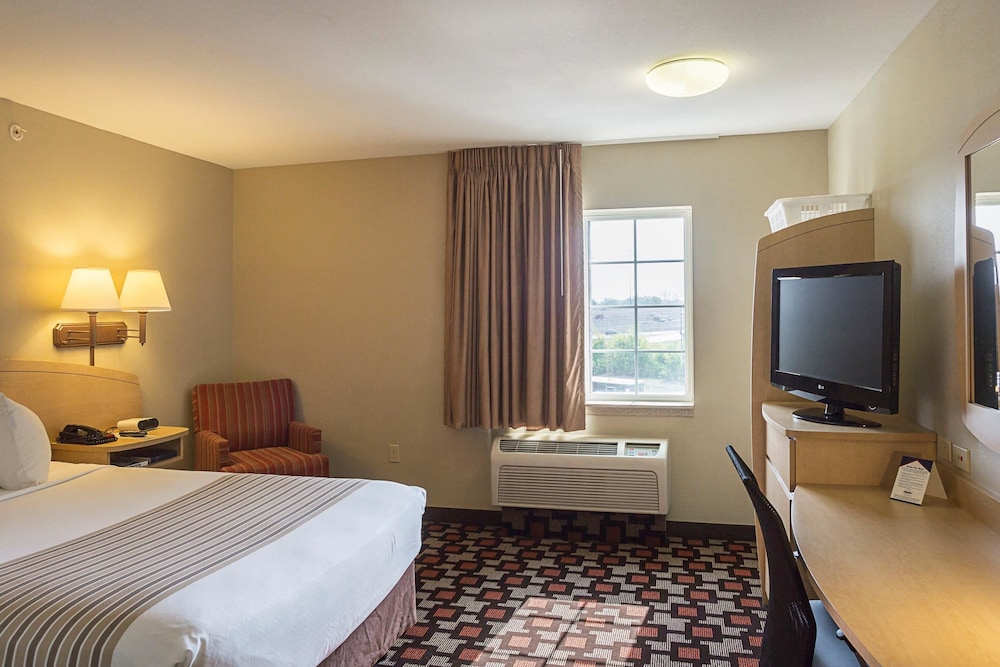 Birch Hill Suites Clarksville 15/35